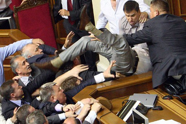 parlement-extremecrowdsurfing.jpg