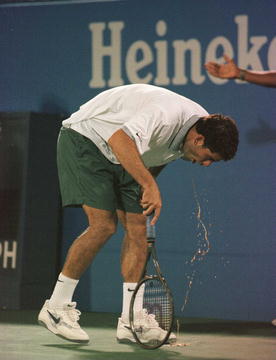 us-open-1996-sampras-vomit-sur-le-court.jpg